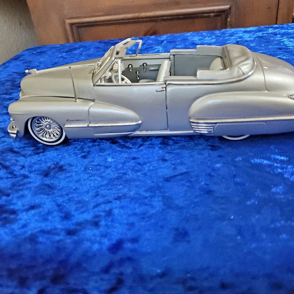 Jada 1/24 Scale 1947 Cadillac Convertible Lowrider